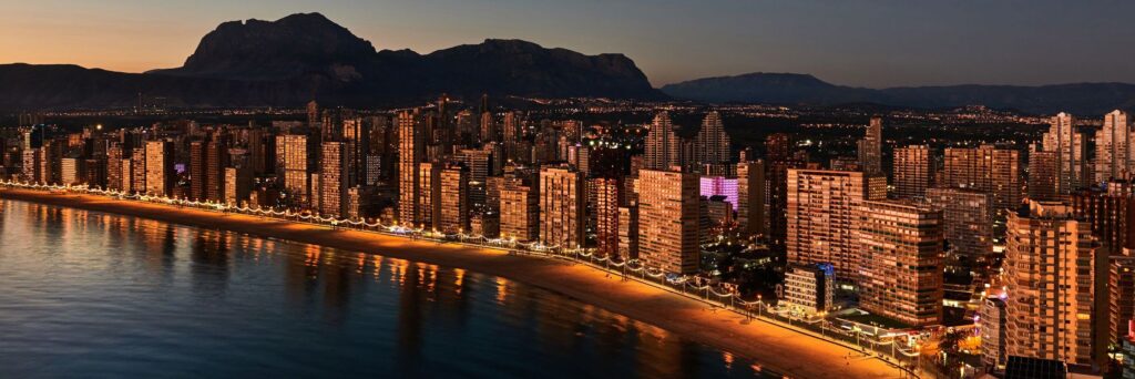 benidorm-de-noche.jpg