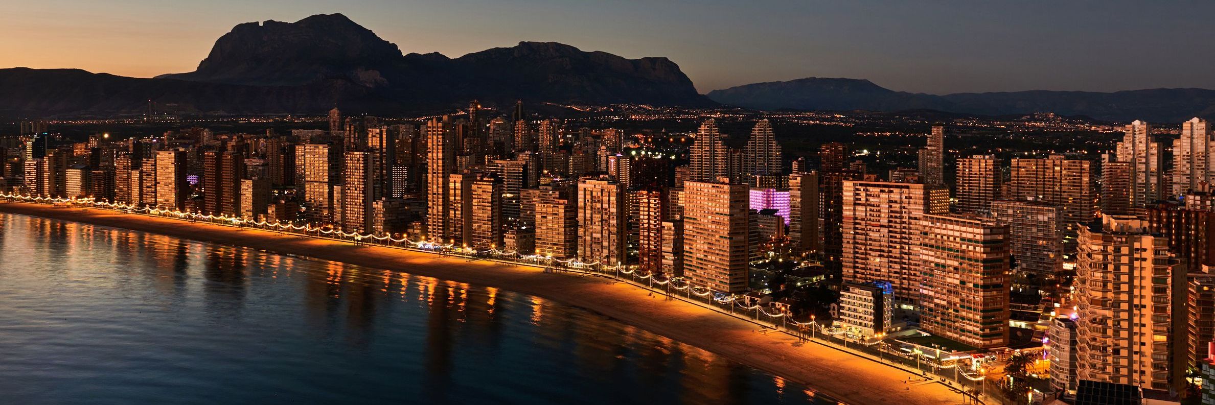 benidorm-de-noche.jpg