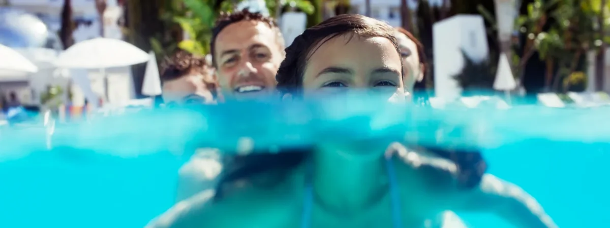 Mejores-alojamientos-con-piscina-Benidorm