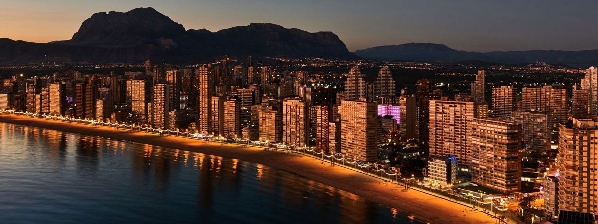 benidorm-de-noche.jpg