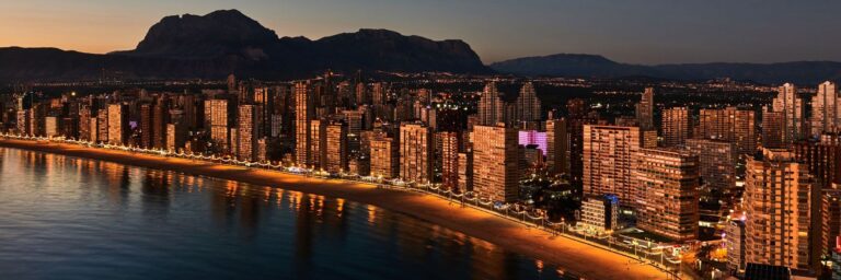 benidorm-de-noche.jpg